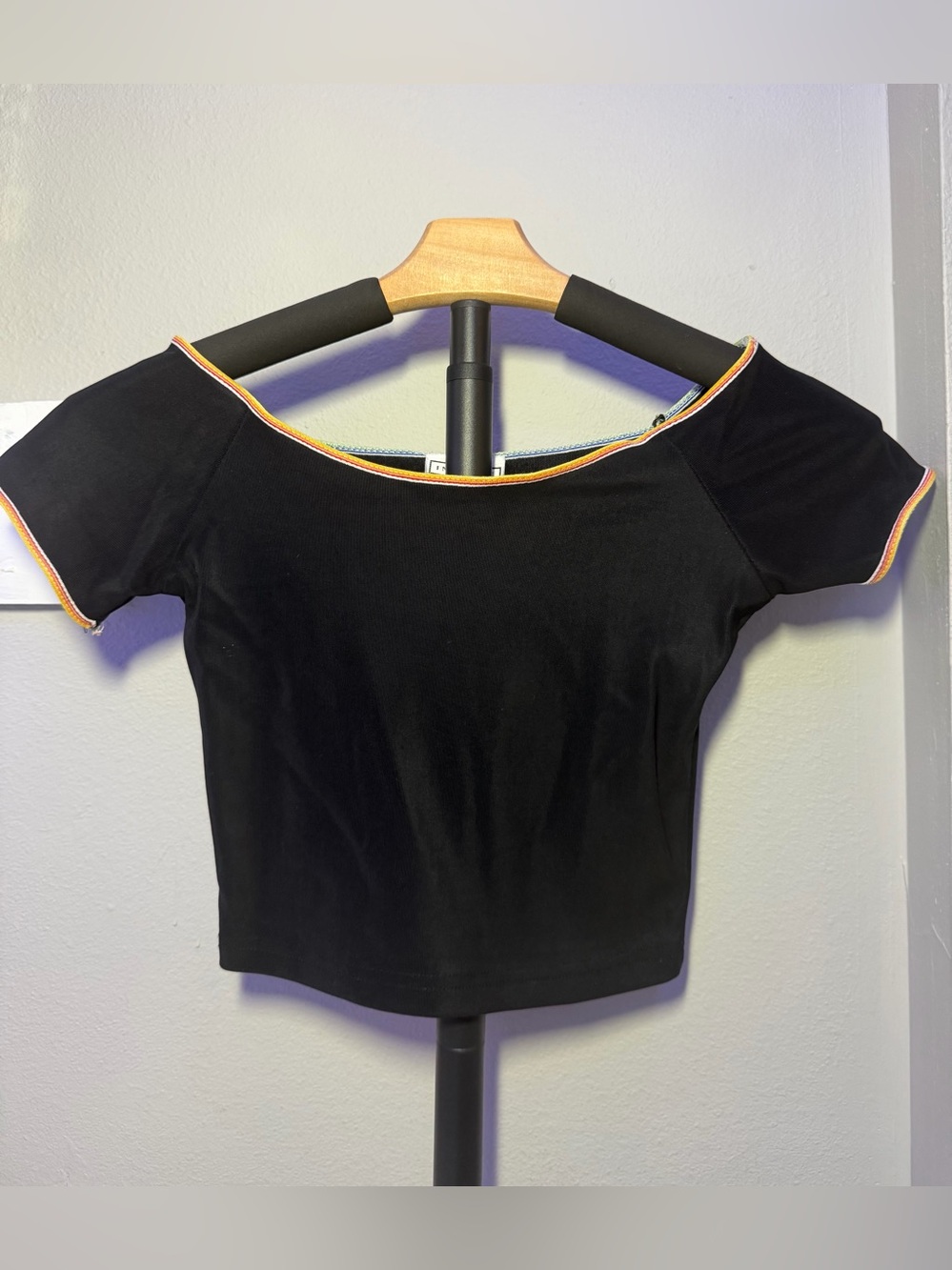 In Charge - Black Short-Sleeve Crop Top with Contrast Trim